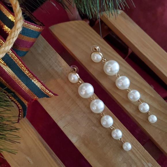 * Drop Pearl Globe Dangle Earlings* - Picture 2 of 5